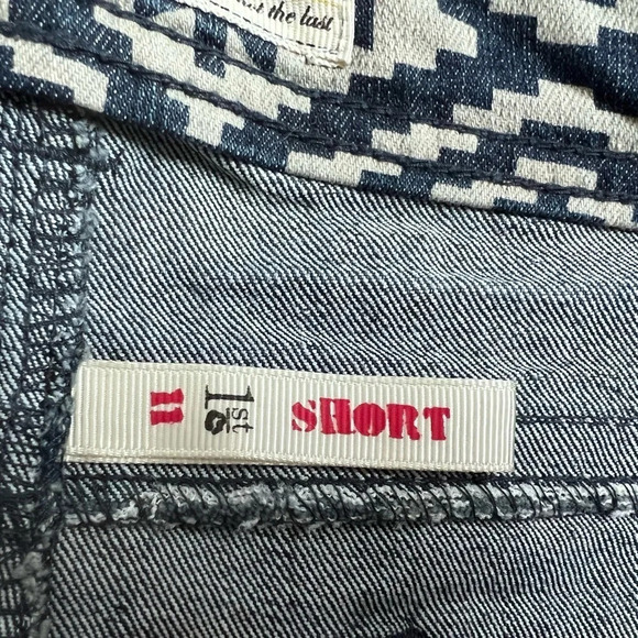 1st Kiss Shorts Size 11 Womens Stretch Mid Rise Printed Jean Blue Denim NWT - Picture 5 of 7